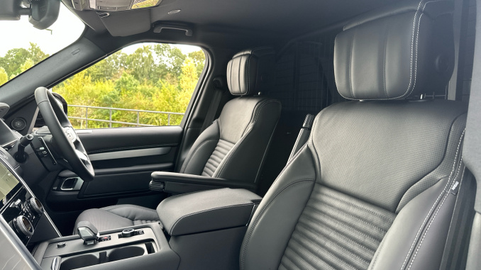 Land Rover Discovery Diesel 3.0 D350 Dynamic HSE Commercial Auto - Image 35